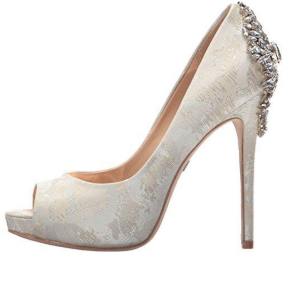 Badgley Mischka Kiara Brocade
Heels - Bridal Heels size 8.5 like new - Picture 3 of 13